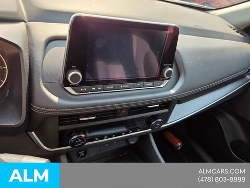 Used 2025 Nissan Rogue SV FWD image 18