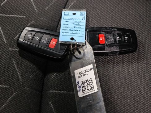 Certified 2020 Toyota RAV4 XLE w/ Convenience Package FWD image 31
