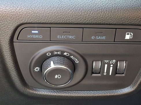 Used 2023 Jeep Grand Cherokee Overland w/ Luxury Tech Group IV AWD/4WD image 29