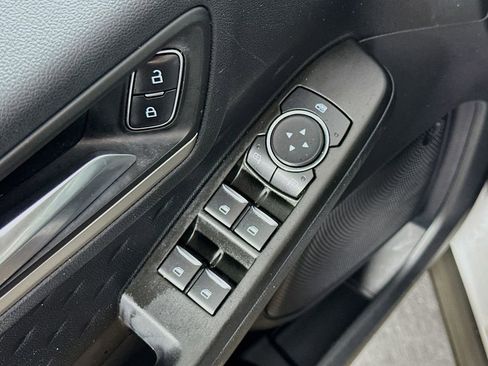 Used 2020 Ford Escape SE FWD image 19