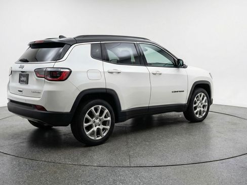 Used 2025 Jeep Compass Limited image 9