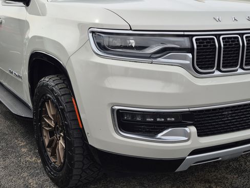 Used 2022 Jeep Wagoneer Series II AWD/4WD image 24