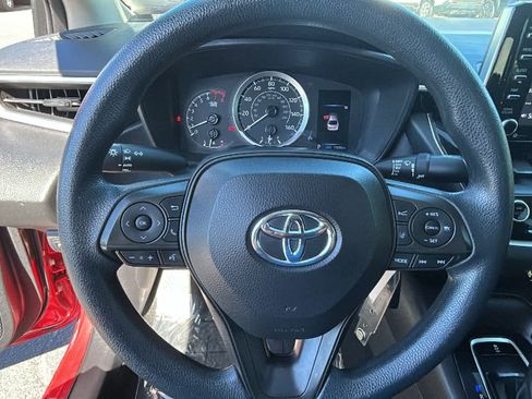 Used 2021 Toyota Corolla LE FWD image 18