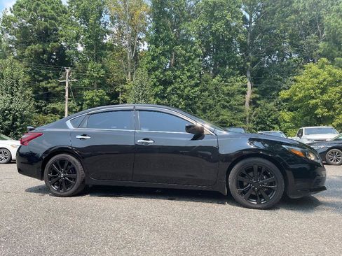 Used 2017 Nissan Altima 2.5 SR w/ Midnight Edition Package FWD image 14