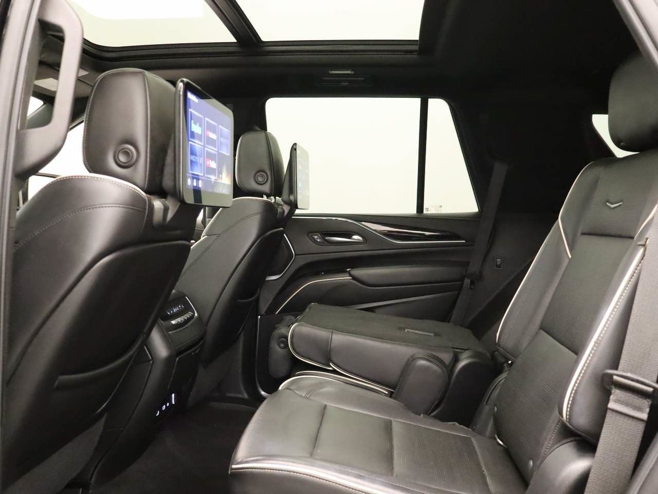 Used 2022 Cadillac Escalade Sport AWD/4WD image 17