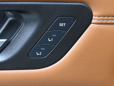 Used 2023 Nissan Pathfinder Platinum FWD image 5