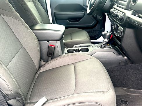 Used 2022 Jeep Wrangler Sport image 20