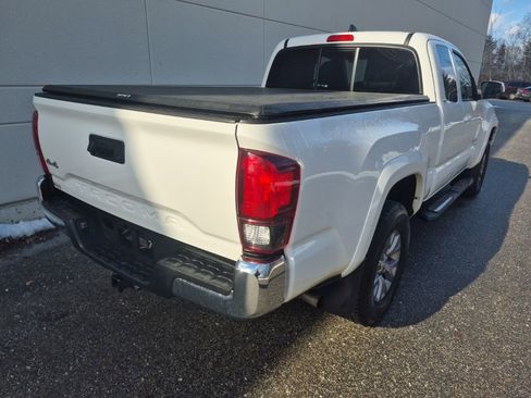 Used 2019 Toyota Tacoma SR5 w/ SR5 Appearance Package (SM) image 6