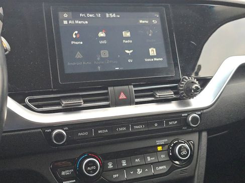 Used 2021 Kia Niro EX w/ Cold Weather Package image 26