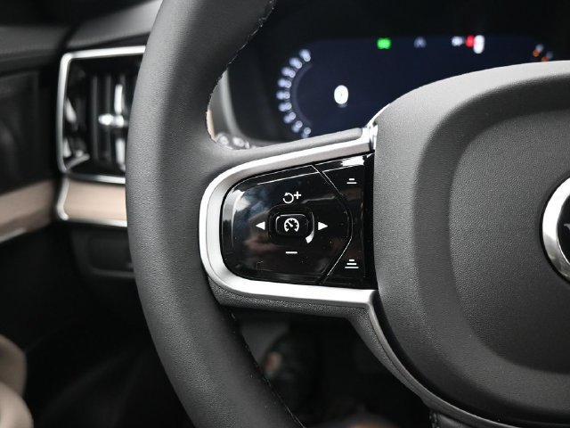 New 2026 Volvo XC90 B6 Plus w/ Protection Package Premier AWD/4WD image 26
