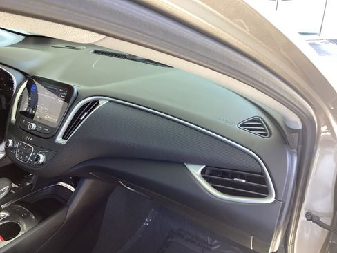 Used 2025 Chevrolet Malibu LT FWD image 16