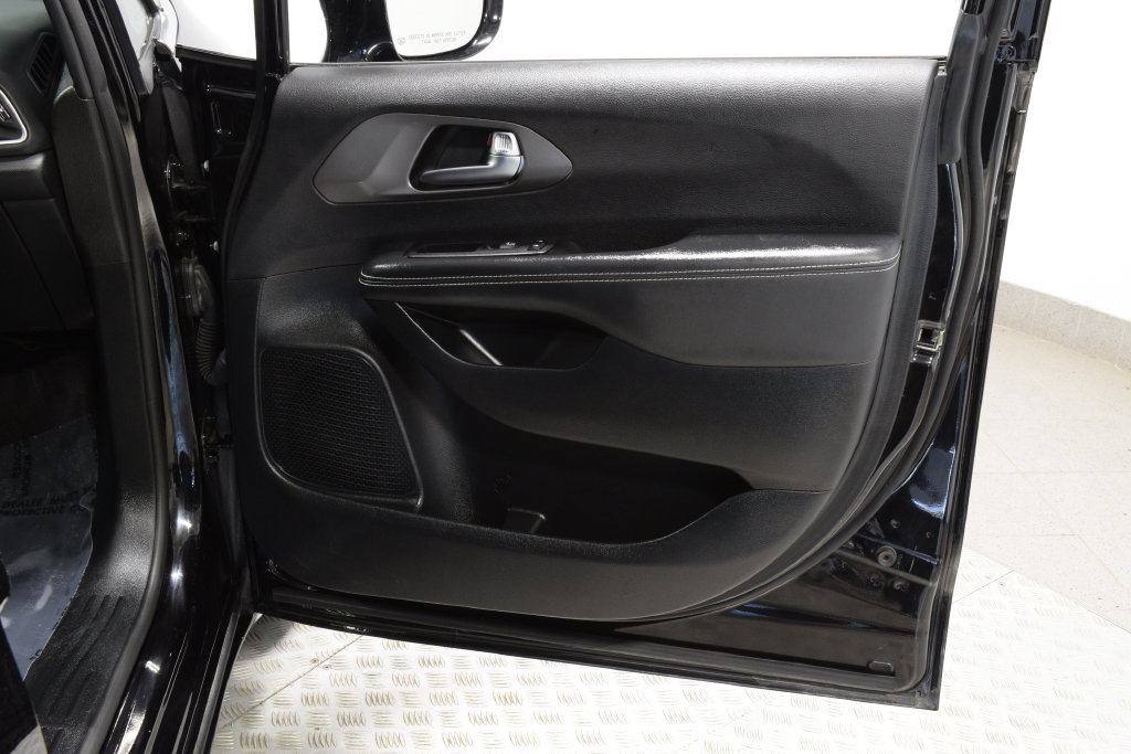 Used 2025 Chrysler Pacifica Select FWD image 31