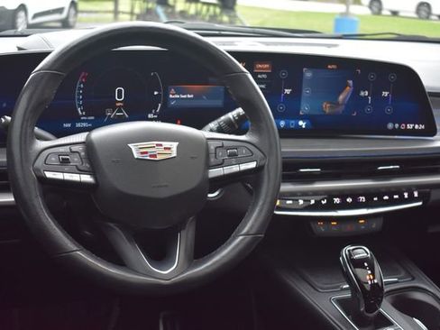 Certified 2024 Cadillac XT4 Sport w/ Technology Package AWD/4WD image 22