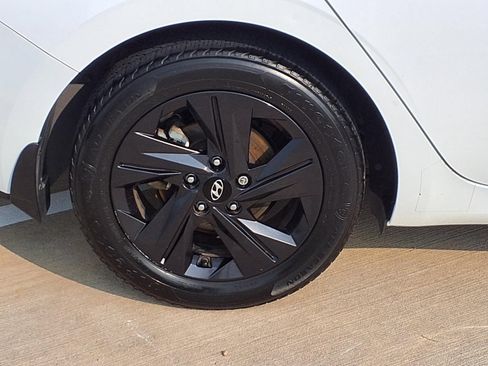 Used 2022 Hyundai Elantra SEL FWD image 5