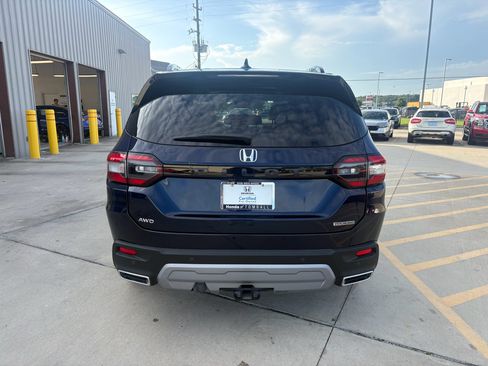 Certified 2025 Honda Pilot Touring image 7