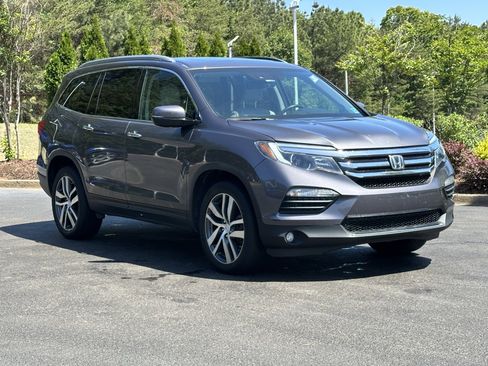 Used 2017 Honda Pilot Elite image 2