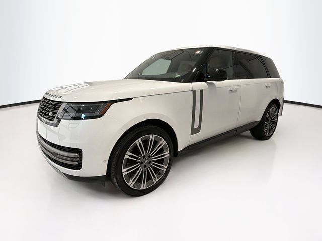 Used 2025 Land Rover Range Rover Long Wheelbase SE AWD/4WD image 3