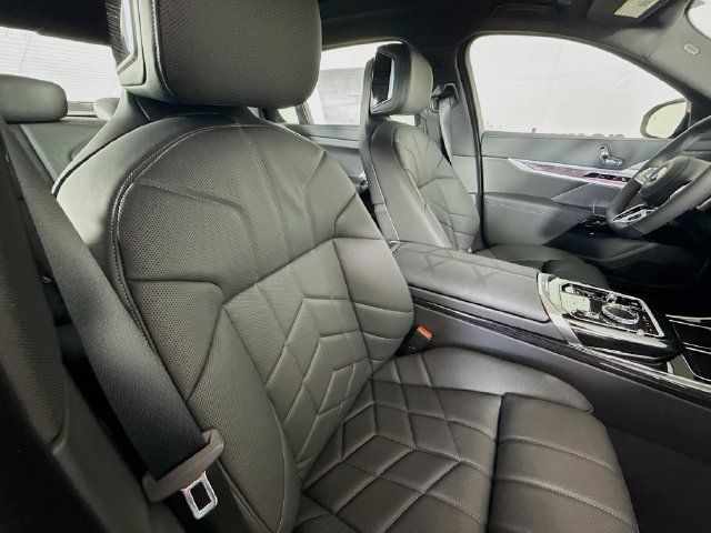 Used 2026 BMW 740i xDrive AWD/4WD image 29