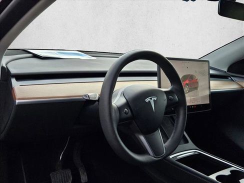 Used 2023 Tesla Model Y Long Range image 9