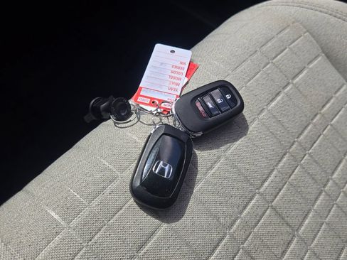 Used 2025 Honda HR-V LX image 17