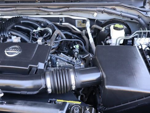 Used 2015 Nissan Xterra S image 39