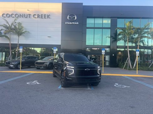 Used 2025 Chevrolet Suburban RST w/ Comfort Package image 2