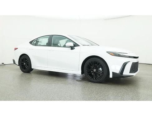Used 2026 Toyota Camry SE FWD image 28