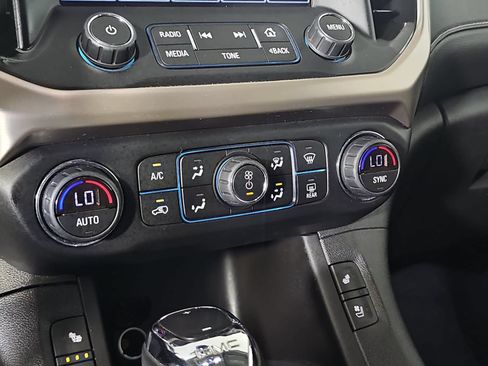Used 2018 GMC Acadia Denali w/ Technology Package AWD/4WD image 22