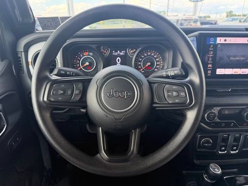 Used 2025 Jeep Wrangler Sport AWD/4WD image 17