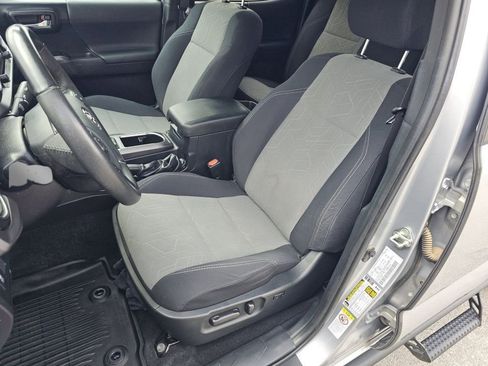 Used 2020 Toyota Tacoma TRD Off-Road image 6