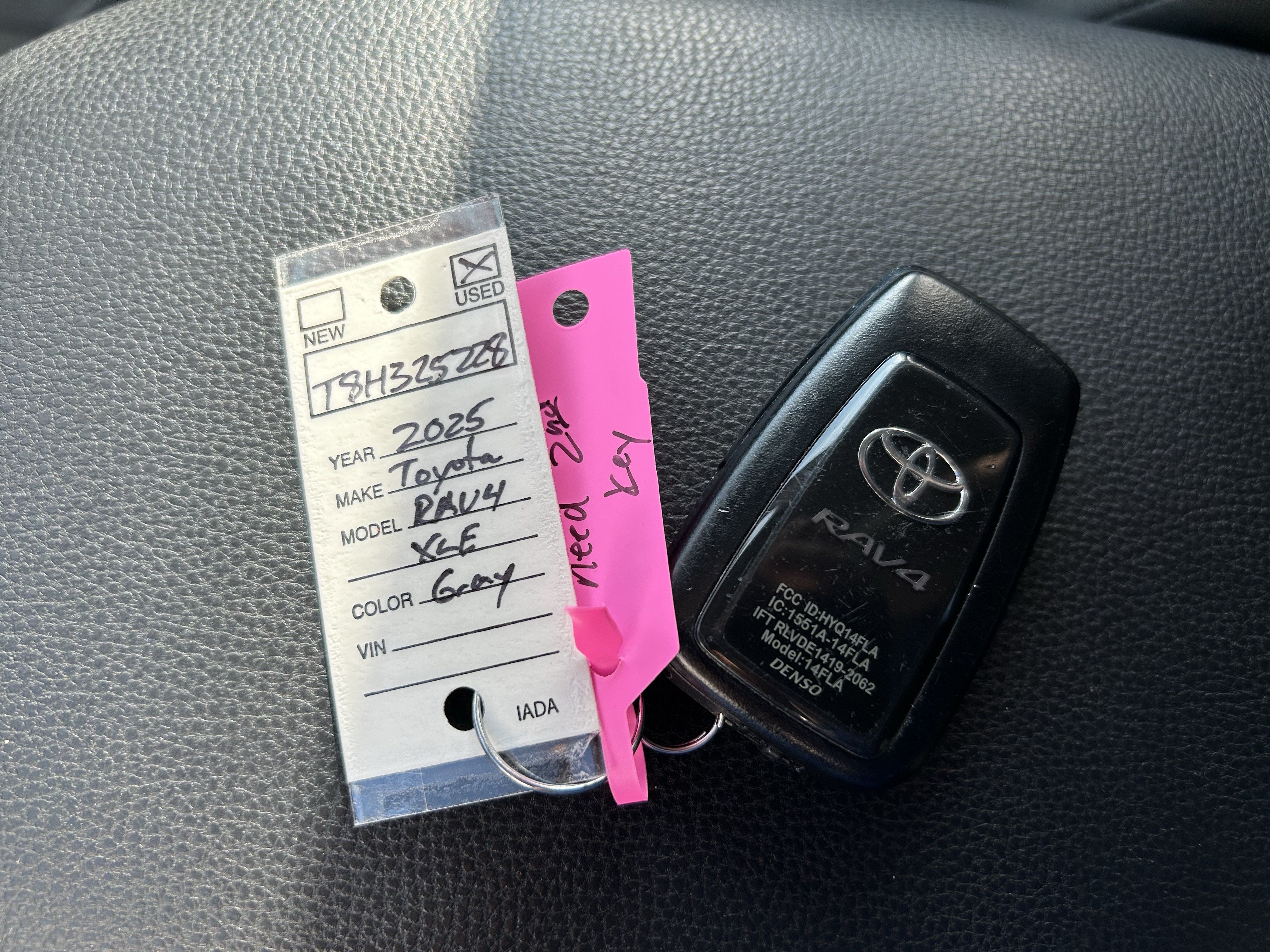 Used 2025 Toyota RAV4 XLE FWD image 32