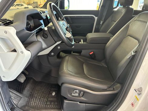 Used 2023 Land Rover Defender 130 SE AWD/4WD image 19