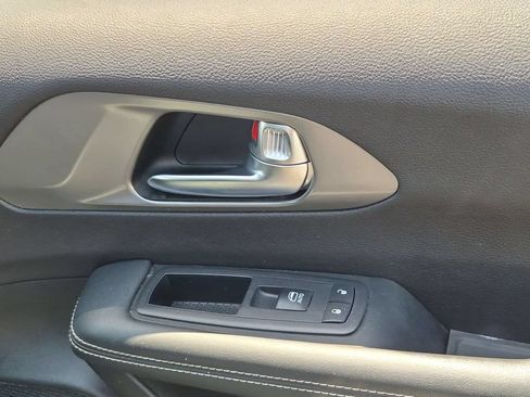 Used 2025 Chrysler Pacifica Select FWD image 33