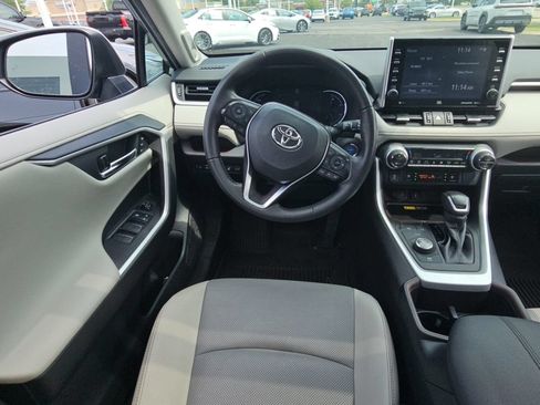Used 2022 Toyota RAV4 Limited AWD/4WD image 9