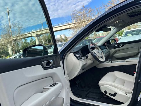 Certified 2024 Volvo XC60 T8 Plus w/ Protection Package Premier image 20
