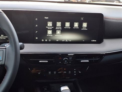 New 2026 Nissan Kicks SR w/ Cold Weather Package image 16