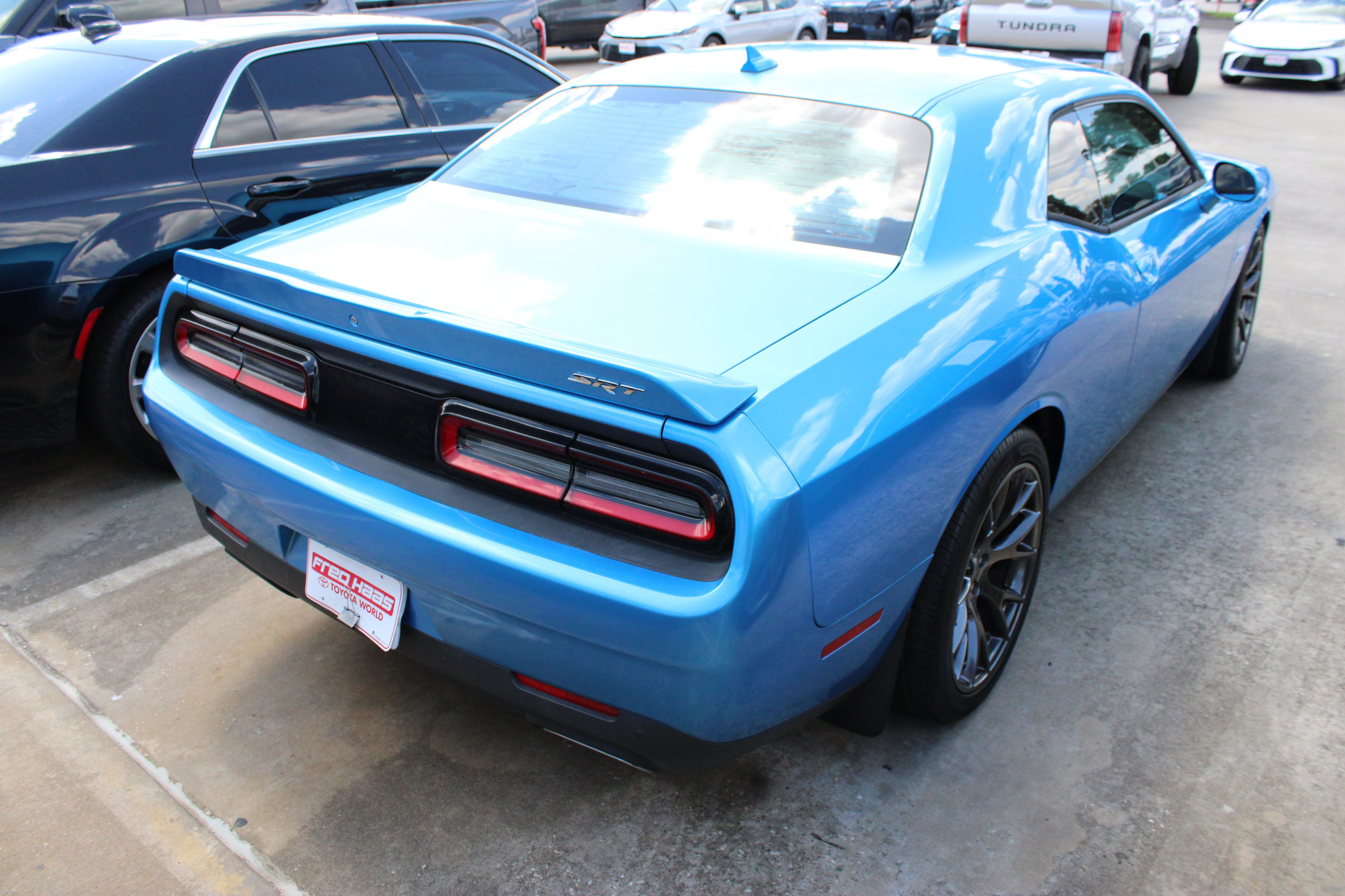 Used 2016 Dodge Challenger SRT w/ Technology Group RWD image 9