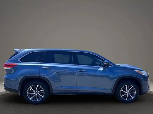 Used 2017 Toyota Highlander Plus w/ Carpet Mat Package image 6