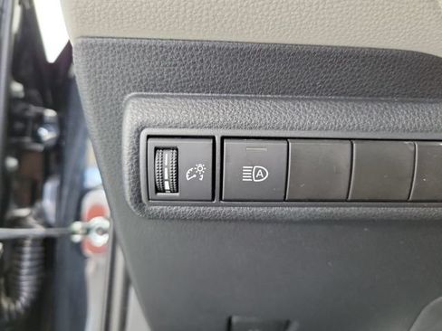 Used 2022 Toyota Corolla LE FWD image 31