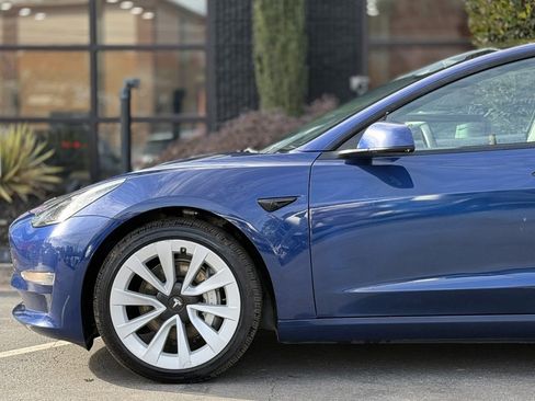 Used 2022 Tesla Model 3 Standard Range image 10