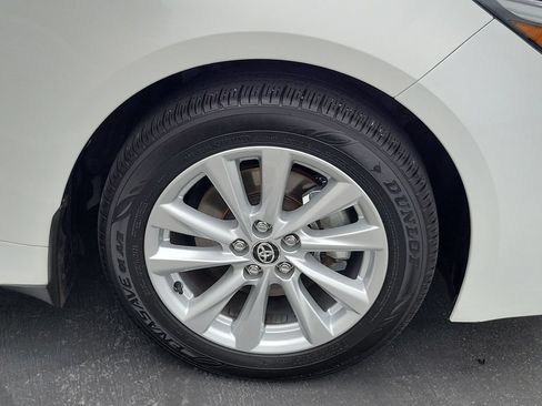 Used 2025 Toyota Corolla SE w/ SE Package FWD image 6