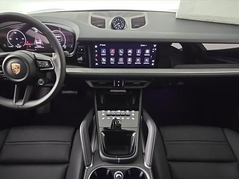 Certified 2025 Porsche Cayenne Coupe AWD/4WD image 17
