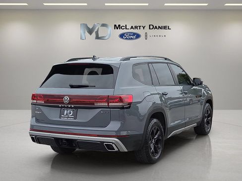 Used 2025 Volkswagen Atlas Peak Edition SE AWD/4WD image 5