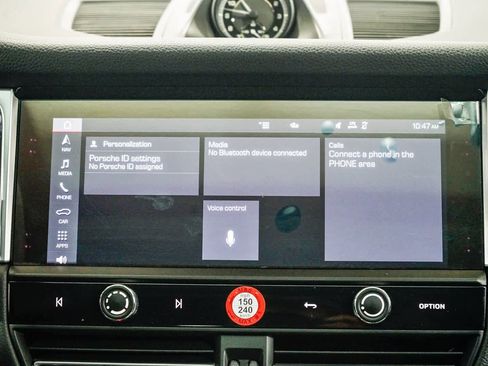 Used 2024 Porsche Macan image 14