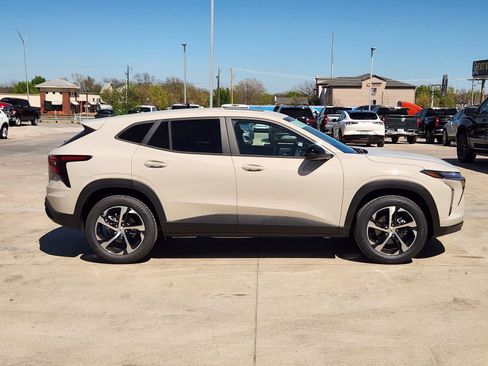 New 2026 Chevrolet Trax RS w/ Sunroof Package image 3