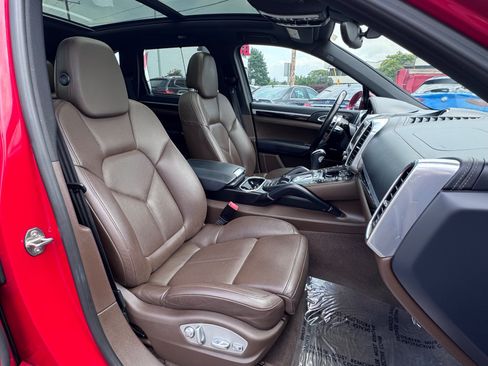 Used 2015 Porsche Cayenne S AWD/4WD image 28