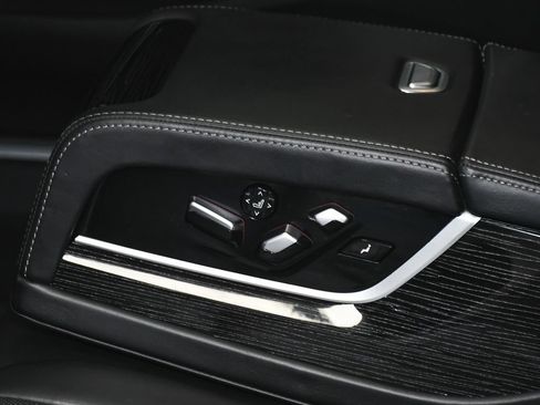 Used 2022 BMW 740i xDrive w/ M Sport Package AWD/4WD image 61