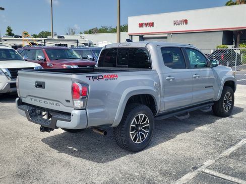 Used 2020 Toyota Tacoma TRD Sport w/ TRD Premium Sport Package AWD/4WD image 4