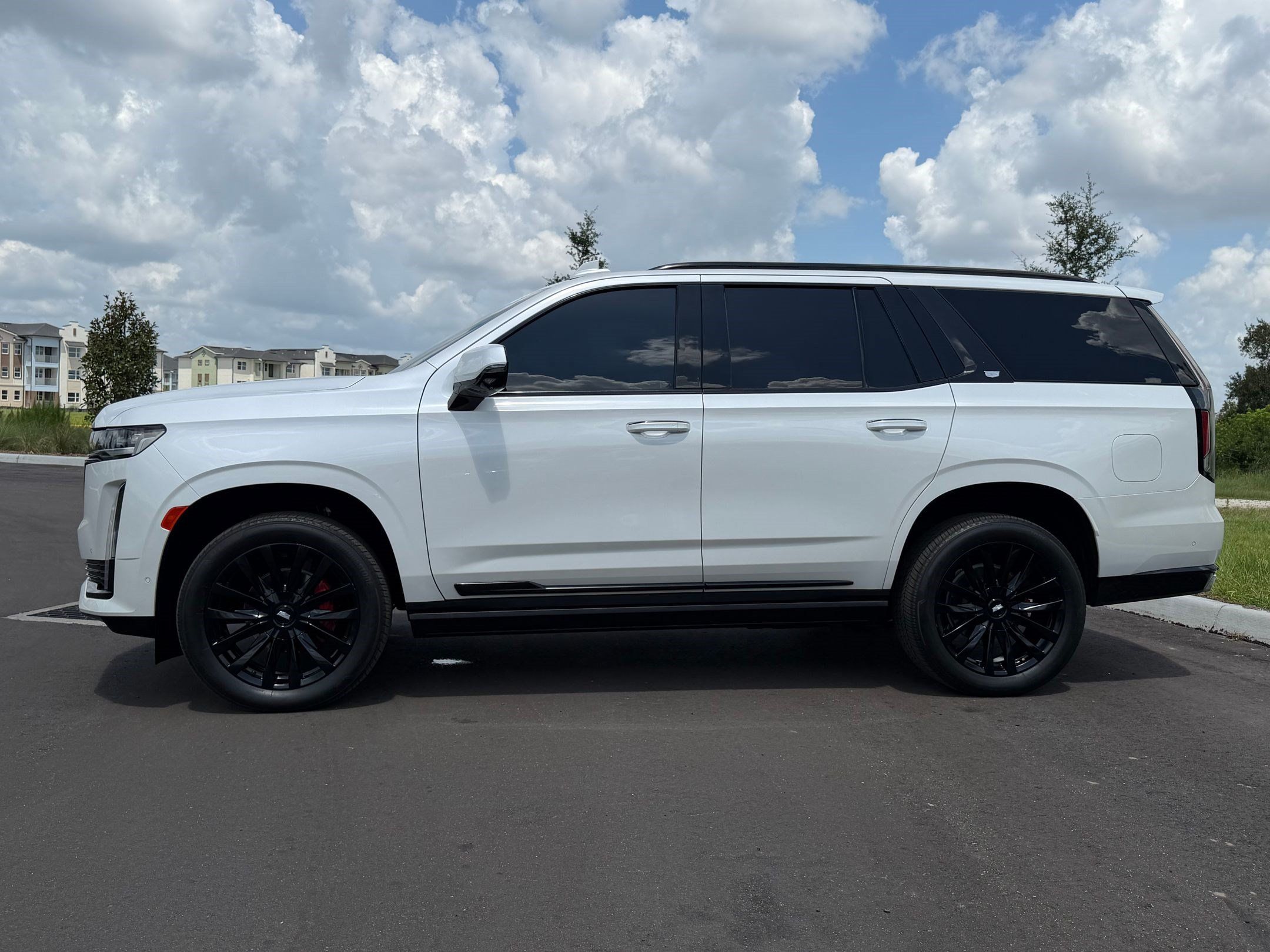 Certified 2024 Cadillac Escalade Premium Luxury w/ Performance Package AWD/4WD image 2