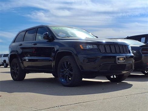Used 2020 Jeep Grand Cherokee Altitude image 3